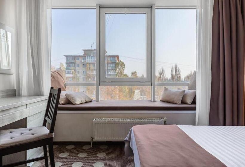 اتاق استاندارد, Ambassador Plaza