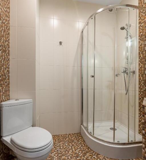 اتاق اکونومی, Ambassador Plaza