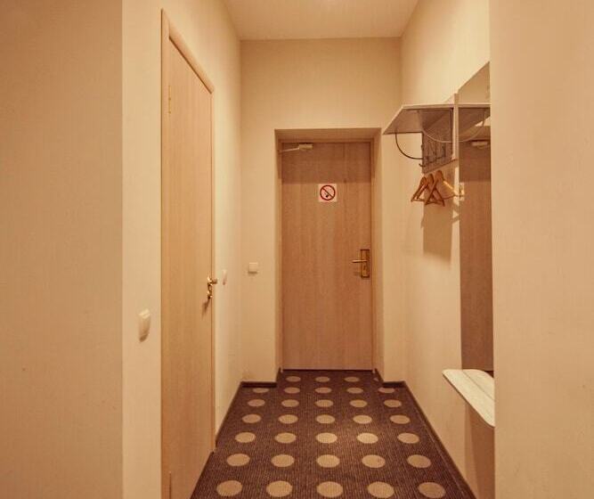 اتاق استاندارد, Ambassador Plaza