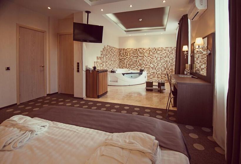 سوئیت با وان آب گرم, Ambassador Plaza