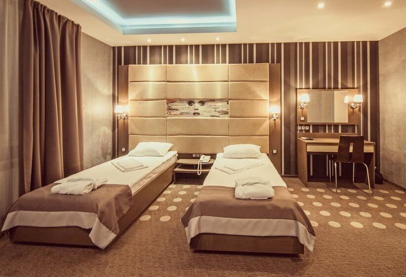 سوییت, Ambassador Plaza