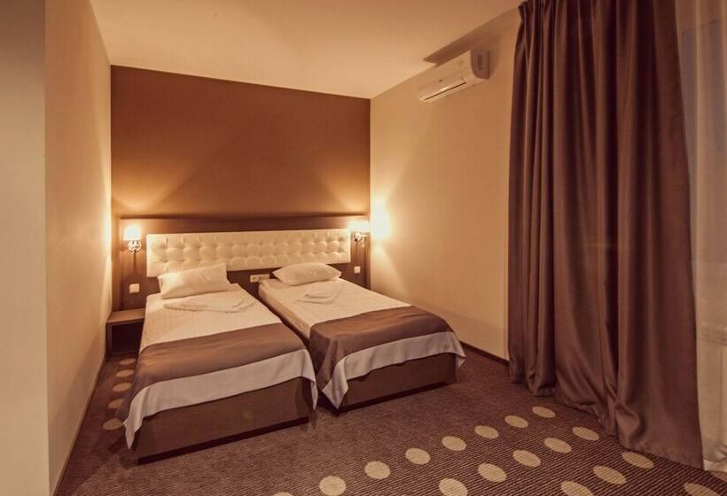 اتاق سوپریور, Ambassador Plaza