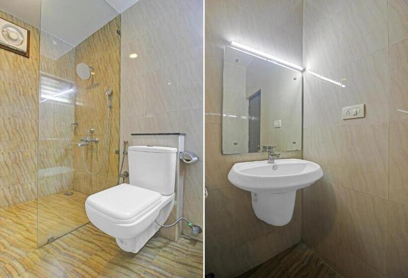 اتاق لوکس سه تخته, Super Townhouse Oak Madhapur Nera Regency