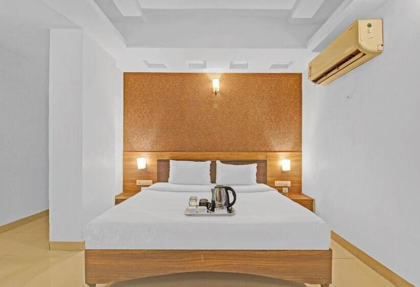 Трехместный Номер Deluxe, Super Townhouse Oak Madhapur Nera Regency