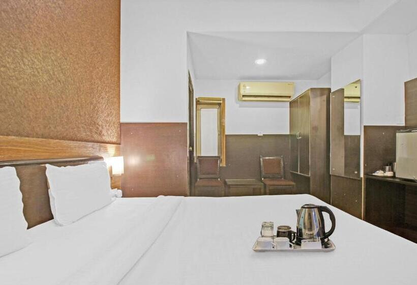 اتاق لوکس سه تخته, Super Townhouse Oak Madhapur Nera Regency