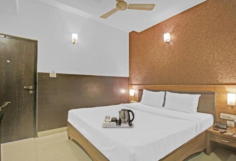 اتاق لوکس سه تخته, Super Townhouse Oak Madhapur Nera Regency