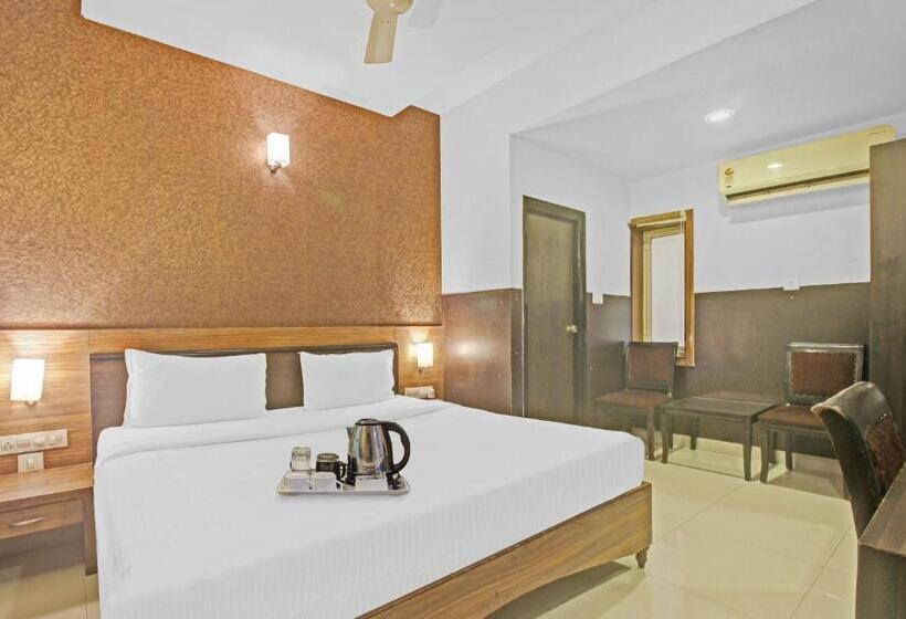 اتاق لوکس سه تخته, Super Townhouse Oak Madhapur Nera Regency