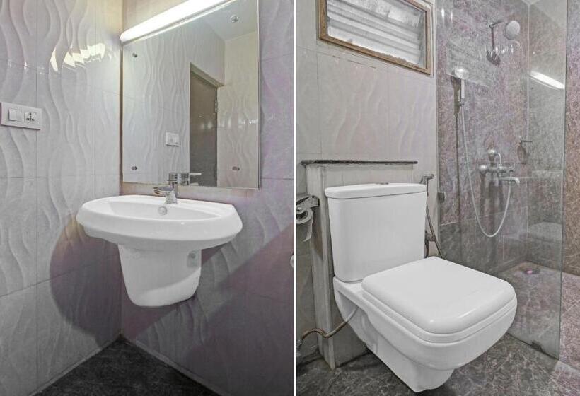 اتاق لوکس سه تخته, Super Townhouse Oak Madhapur Nera Regency