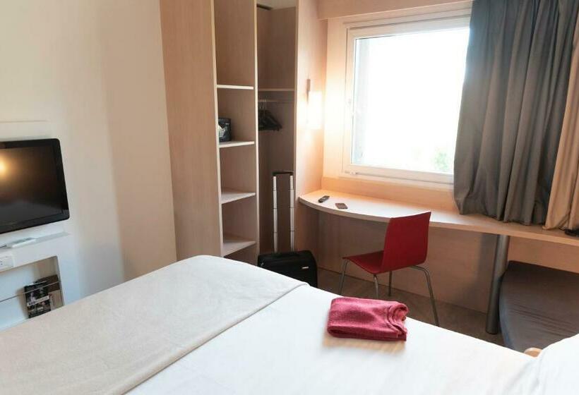 Номер Стандарт, Ibis Pilar