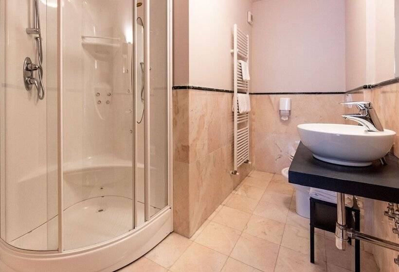 标准间, Gardone Palace