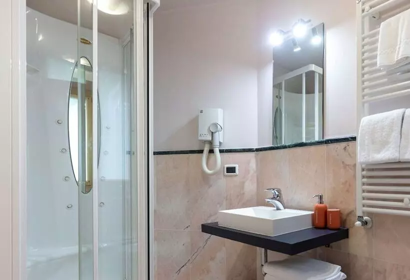 اتاق استاندارد چهار تخته, Gardone Palace
