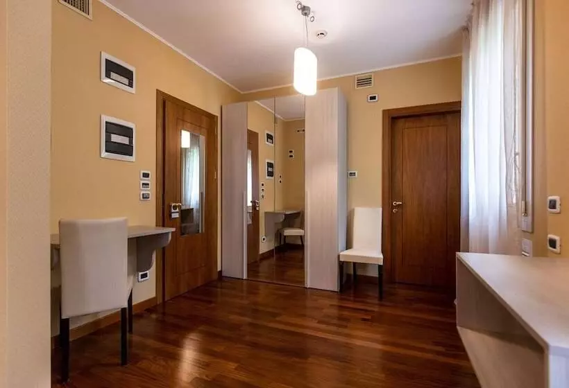 اتاق استاندارد چهار تخته, Gardone Palace
