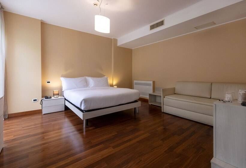 四人标准间, Gardone Palace