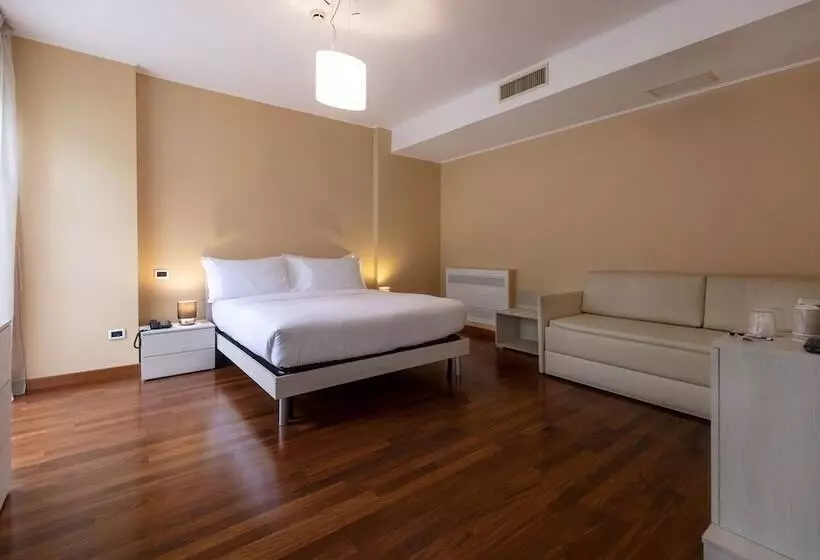 اتاق استاندارد چهار تخته, Gardone Palace