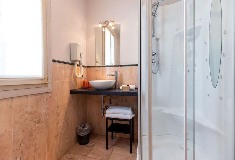 四人高级间, Gardone Palace