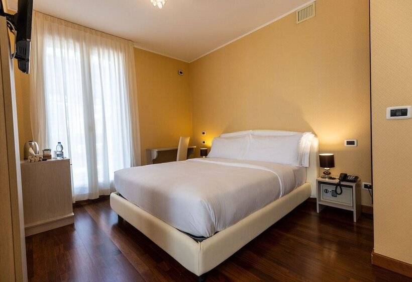 四人高级间, Gardone Palace