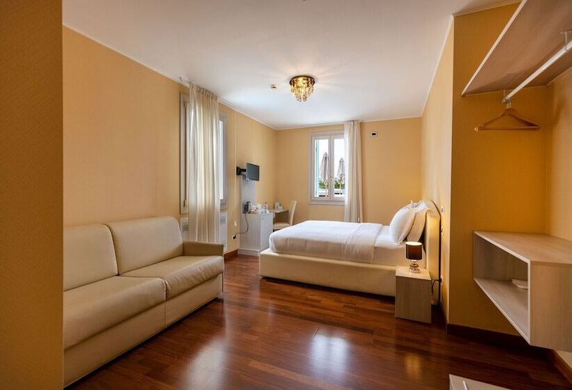 四人高级间, Gardone Palace