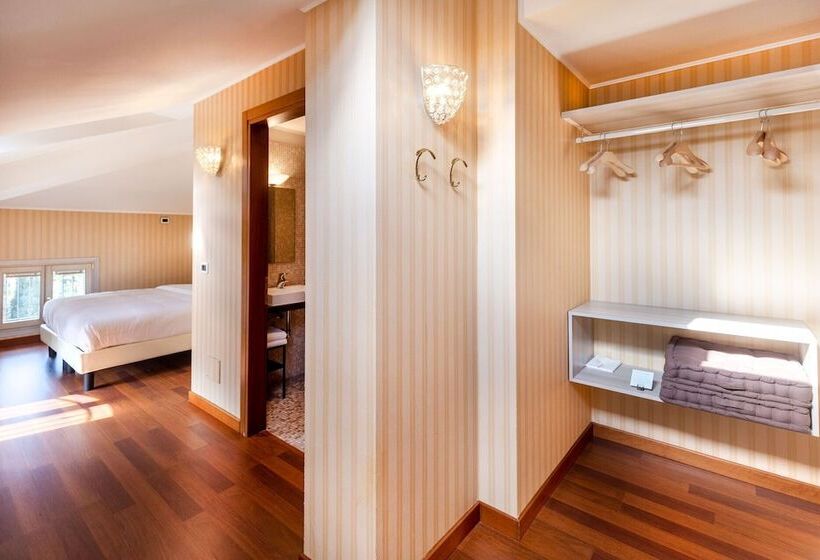 房顶倾斜的标准房间, Gardone Palace