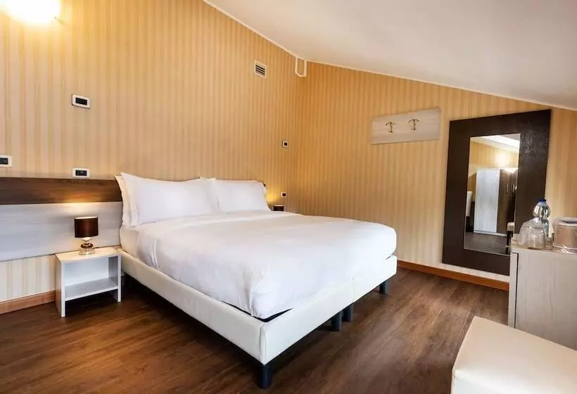 Habitaci�n Est�ndar Abuhardillada, Gardone Palace