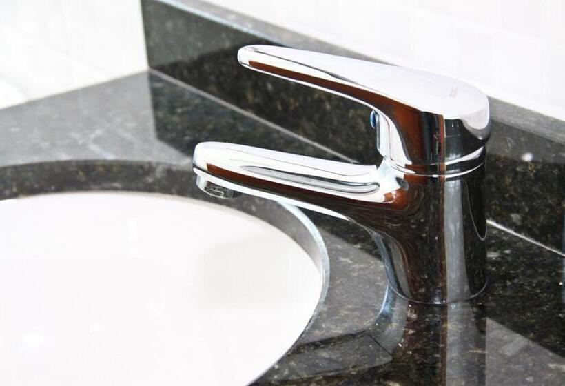 غرفة قياسية ثلاثية, Miotto Executive