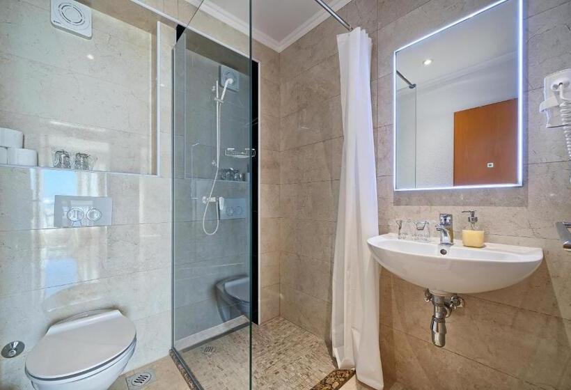 Четырехместный Номер Стандарт с Балконом, Sunset Split Rooms