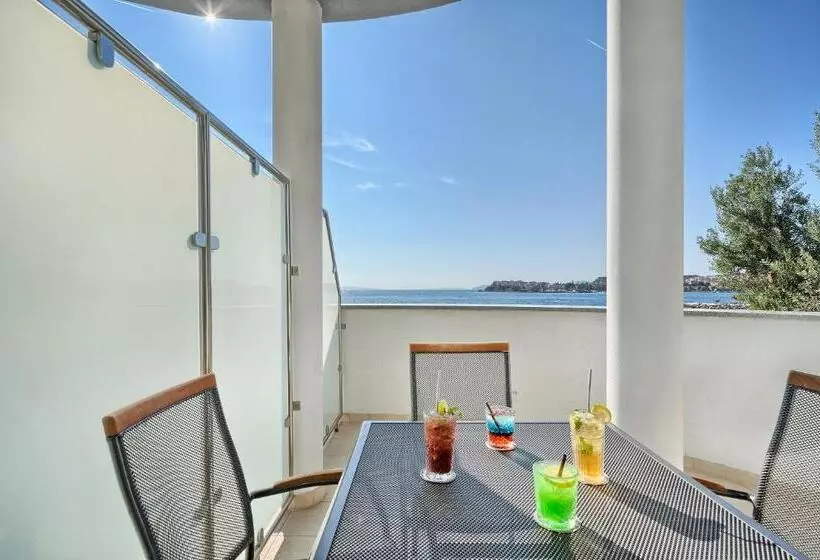Standard Quadruple Room Sea View