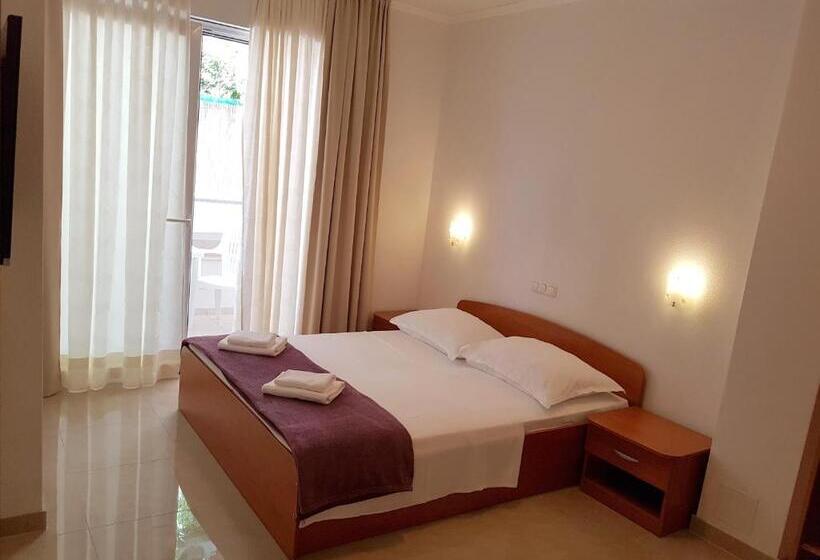 Четырехместный Номер Стандарт с Балконом, Sunset Split Rooms