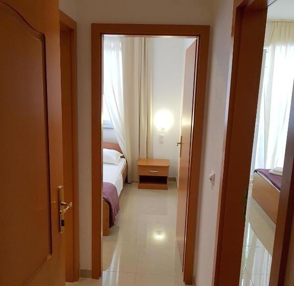 Четырехместный Номер Стандарт с Балконом, Sunset Split Rooms