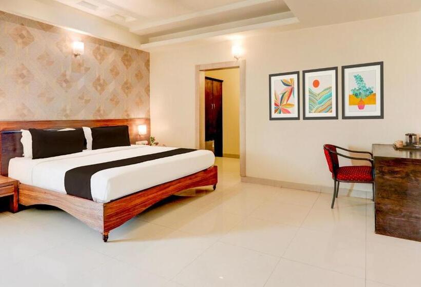 اتاق لوکس سه تخته, Super Townhouse Oak Madhapur Nera Regency