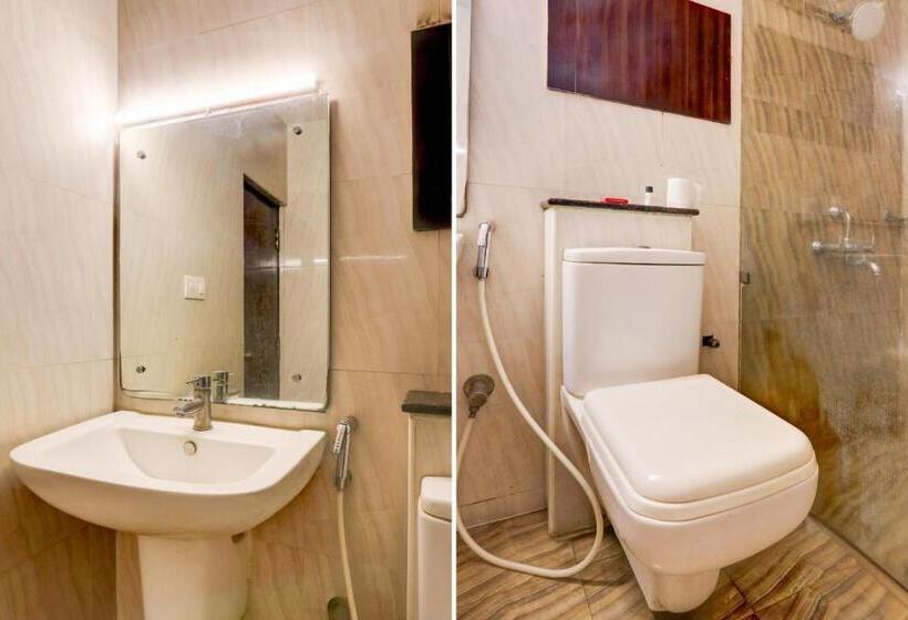 اتاق لوکس سه تخته, Super Townhouse Oak Madhapur Nera Regency