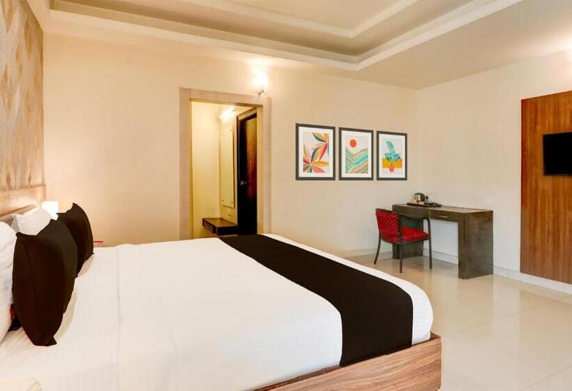 Трехместный Номер Deluxe, Super Townhouse Oak Madhapur Nera Regency