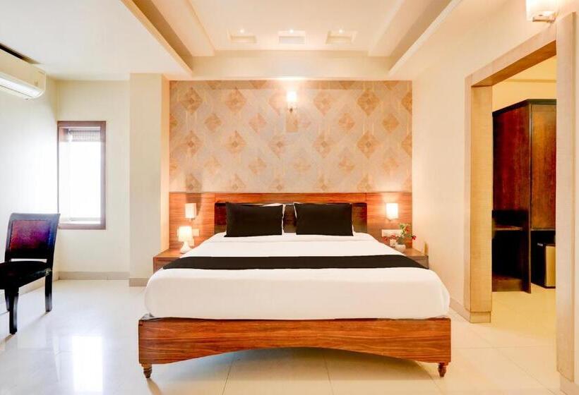 Трехместный Номер Deluxe, Super Townhouse Oak Madhapur Nera Regency