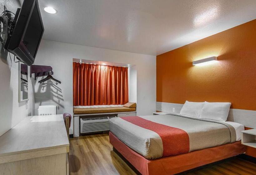 غرفة قياسية لذوى الاحتياجات الخاصة, Motel 6mcalester, Ok