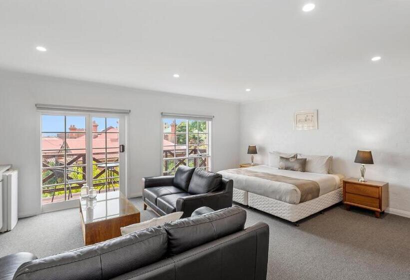 豪华套房, Hideaway On George