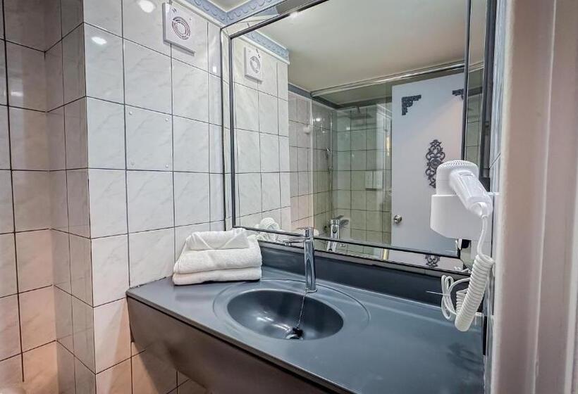 Номер Стандарт Трехместный, Gran Hotel Versalles Puerto Montt
