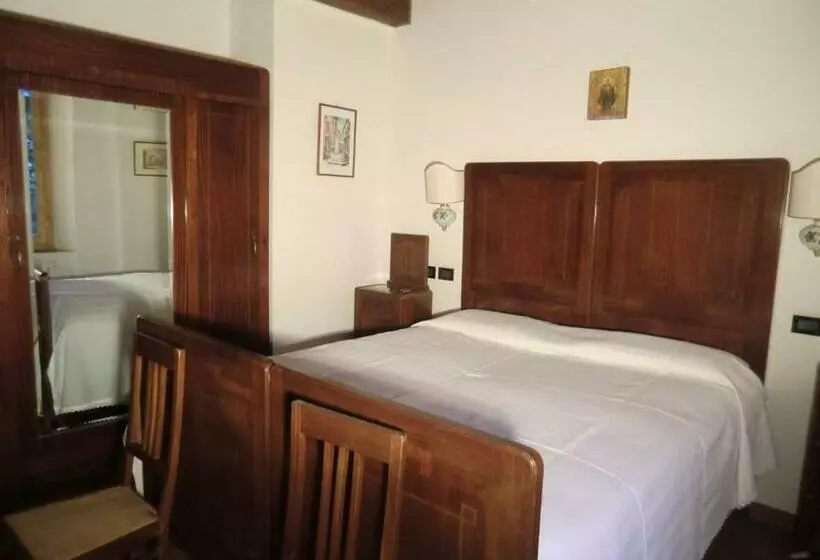 Standard Kolmen Hengen Huone Allasnäkymä, Agriturismo Ca'de'gatti