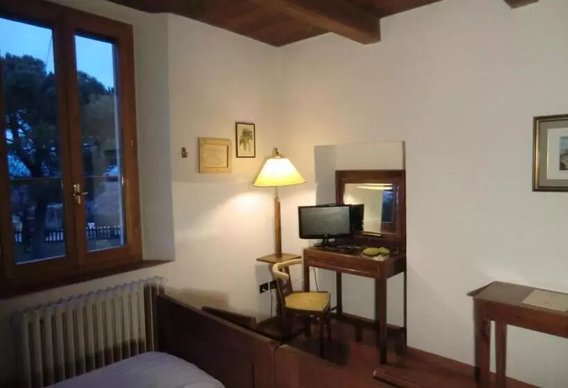 Standard Kolmen Hengen Huone Allasnäkymä, Agriturismo Ca'de'gatti
