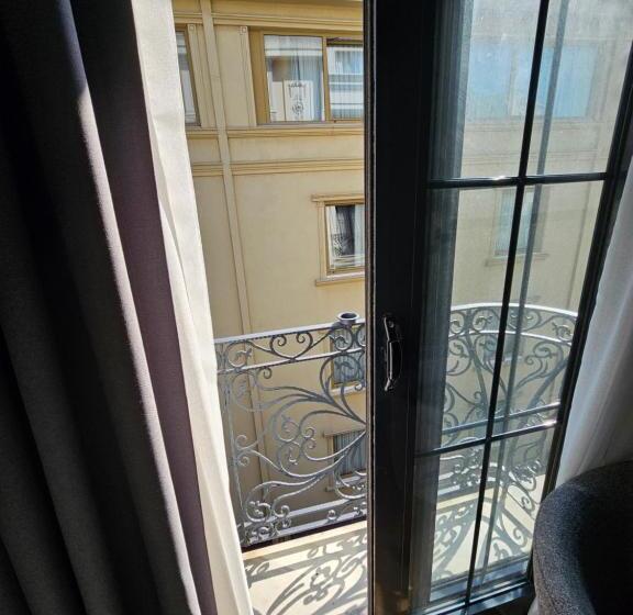 اتاق استاندارد, Anthemis