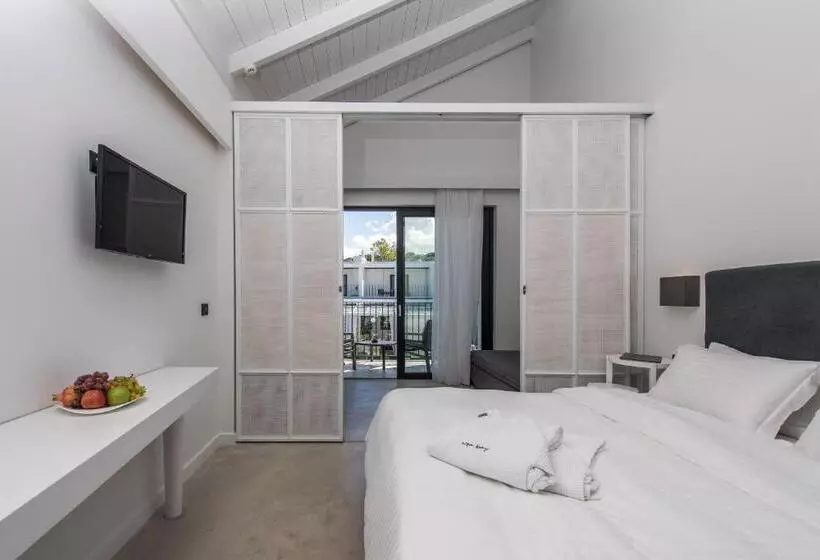 Deluxe Family Room