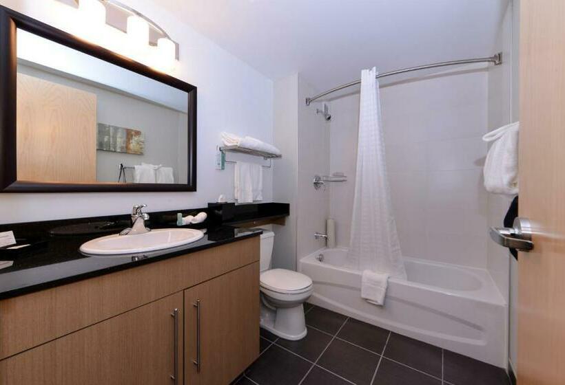 חדר סטנדרט עם מטבח, Best Western Plus Airport Inn & Suites