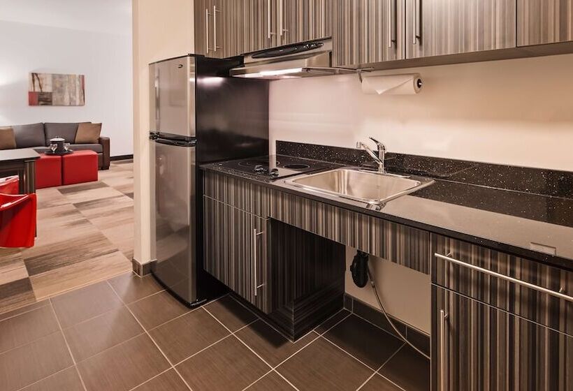 סוויטה מותאמת לאדם עם מוגבלויות, Best Western Plus Airport Inn & Suites