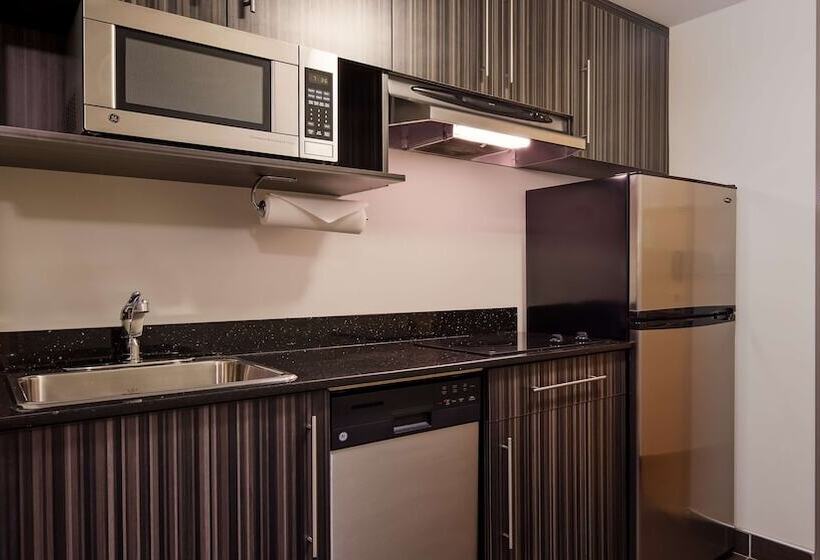 Люкс Адаптированный для Инвалидов, Best Western Plus Airport Inn & Suites
