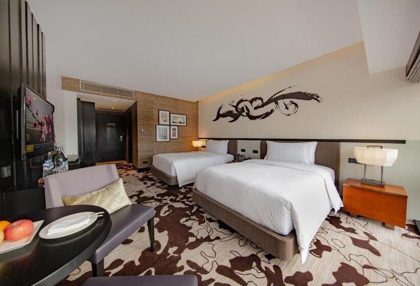 اتاق لوکس با چشم‌انداز استخر, City Of Dreams   Nobu Hotel Manila