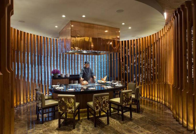 Номер Deluxe Вид на Город, City Of Dreams   Nobu Hotel Manila