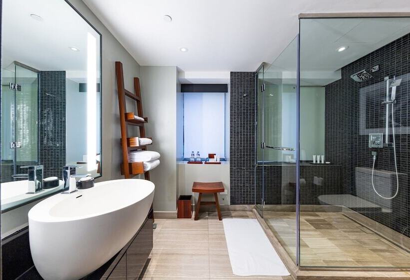 اتاق لوکس با چشم‌انداز استخر, City Of Dreams   Nobu Hotel Manila