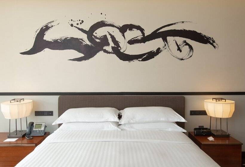 اتاق لوکس با چشم‌انداز استخر, City Of Dreams   Nobu Hotel Manila