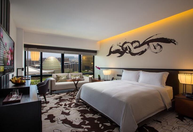 اتاق لوکس با چشم‌انداز استخر, City Of Dreams   Nobu Hotel Manila