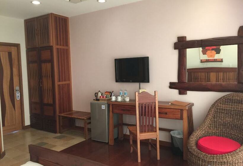 اتاق لوکس, Corto Del Mar