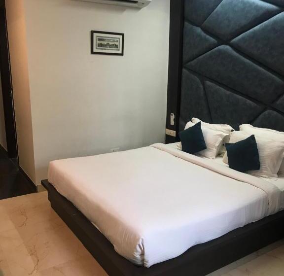 اتاق لوکس, Crimson Palace