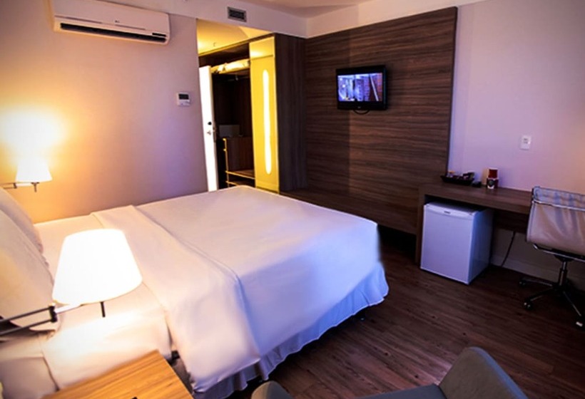 غرفة سوبيريور, Delmond